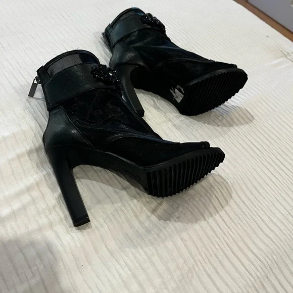 Women’s Karl Lagerfeld Black Sheer Jeweled Zipper Ankle Boots Size 6 - Picture 7 of 13